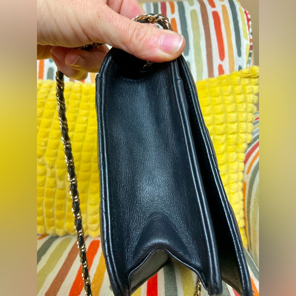 METROCITY Black Quilted Crossbody with Chain Strap. COA INCLUDED!! NEW! - Picture 3 of 15